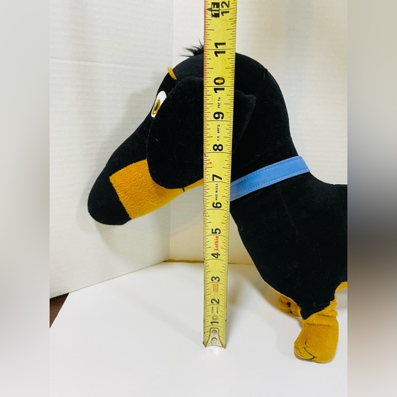 Universal Studios “Secret Life of Pets” Plush “Buddy” the Dachsund. - Picture 7 of 8